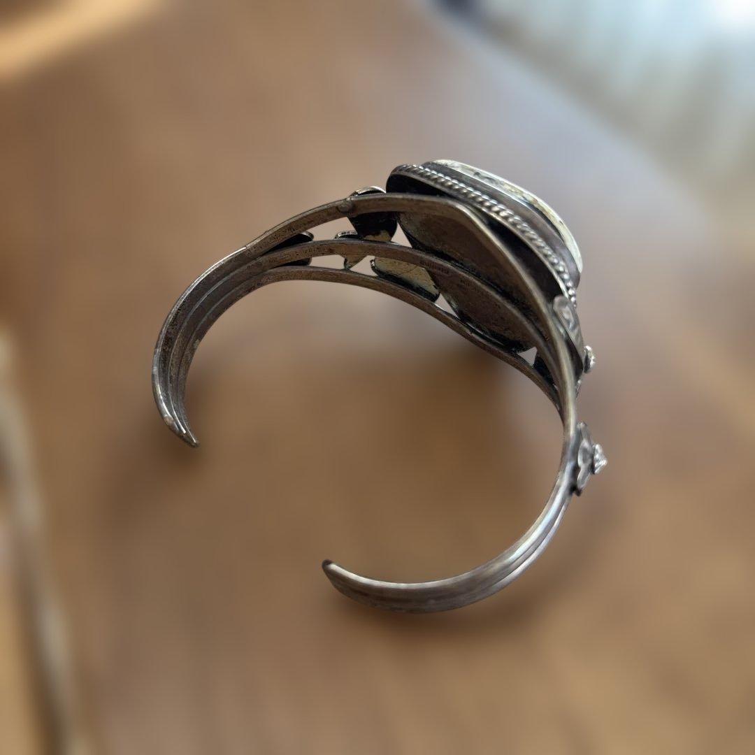 シルバー バングル 三角形の石 花の装飾