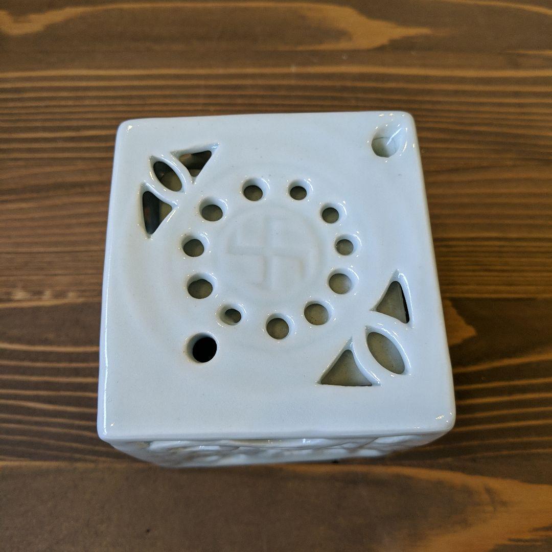 レトロ　白磁透彫葡萄紋水滴