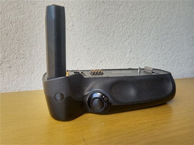 ペンタックスMZ-SバッテリーグリップBG-10とワイヤレスレリーズ付