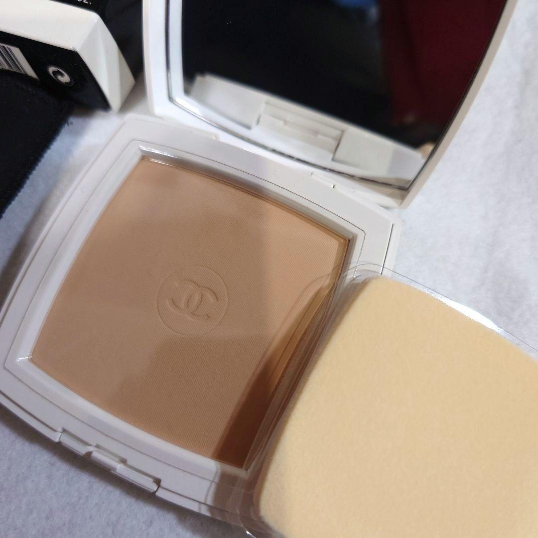シャネル　ル　ブラン　コンパクト　ラディアンス　20ベージュ　ホワイトニング