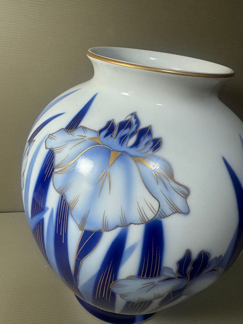 2318 有田焼 深川製磁 金彩 菖蒲文 あやめ文 花瓶 未使用 - メルカリ