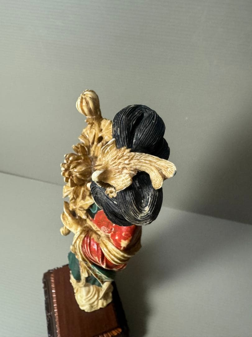 2104古美術品 細密彫刻女性像 置物 細密細工 骨董