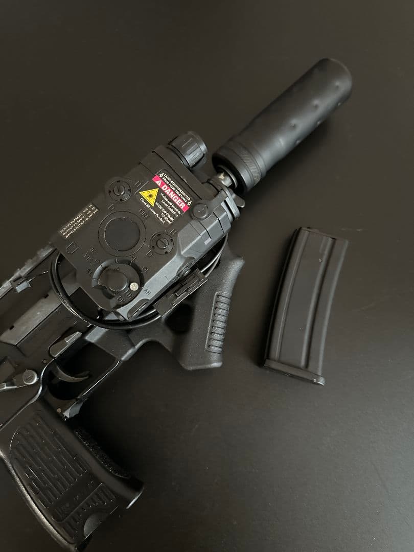【値下げ】商品名 東京マルイ MP7A1 カスタムLIPOバッテリー付き