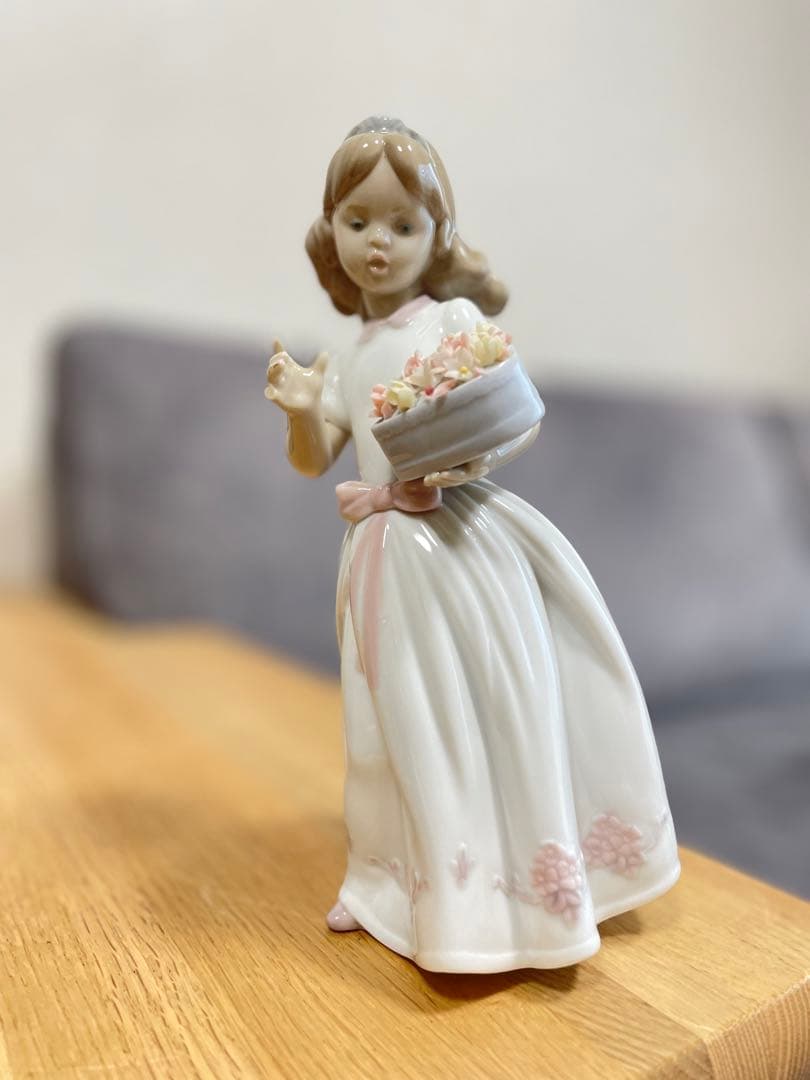 リヤドロ 大切なあなたへ 人形 陶器 少女 女の子 花かご - メルカリ