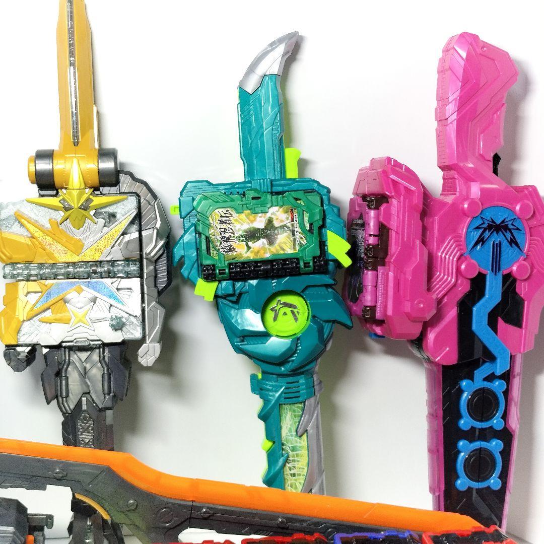 仮面ライダーセイバー 変身ベルト DX聖剣ソードライバー ライドブック等 まとめ
