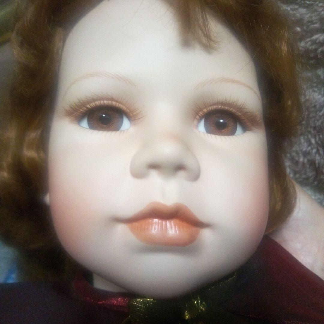 癒し系柔らかな表情の少女／アンティークドール