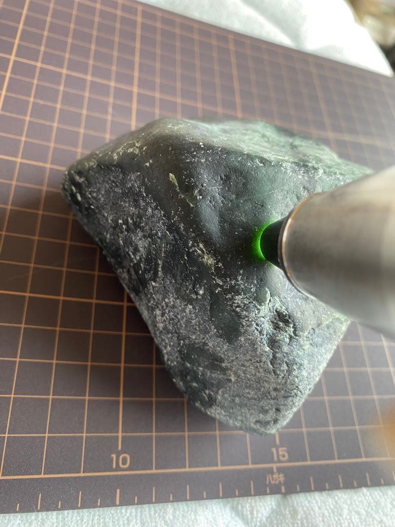 原石 糸魚川 黒翡翠 鑑賞石 770g