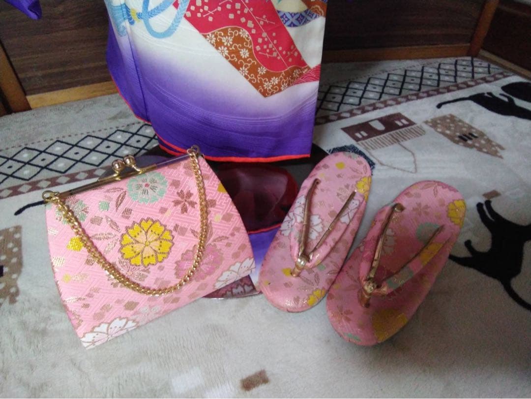 7歳向け・表側正絹・お着物のセットです