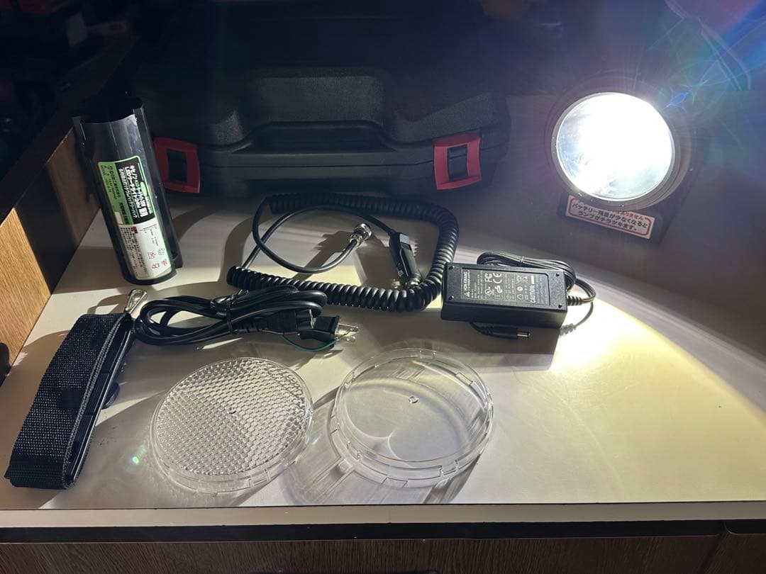 日動工業／キセノンHIDサーチライト／予備バッテリー付属 美品 日動