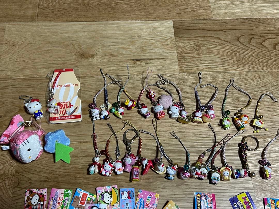 希少Hello Kitty キティご当地根付キーホルダー約50個などまとめ売り