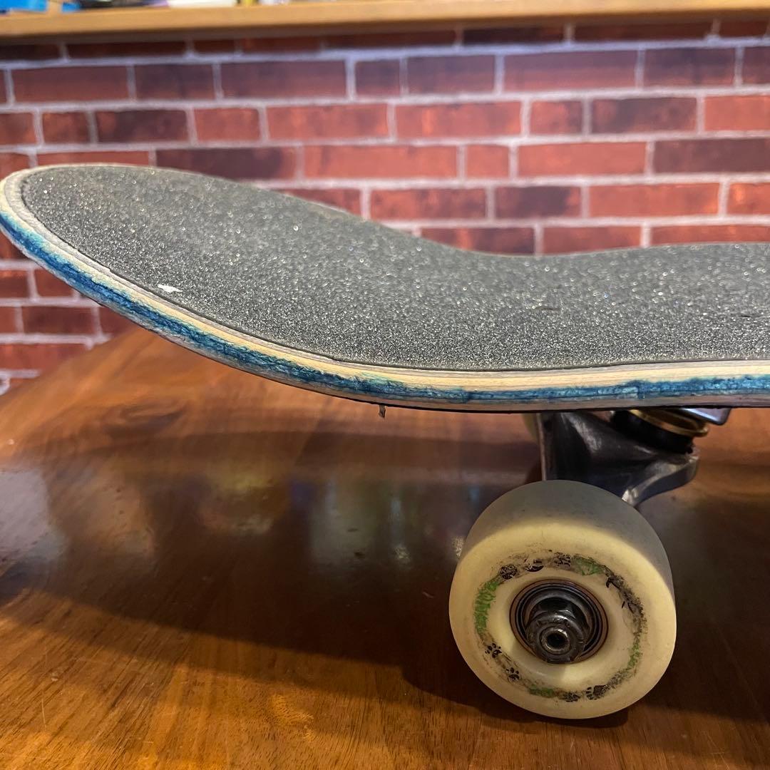 ホテルブルー　スケボー　コンプリート　スケートボード　8インチ ベンチャー