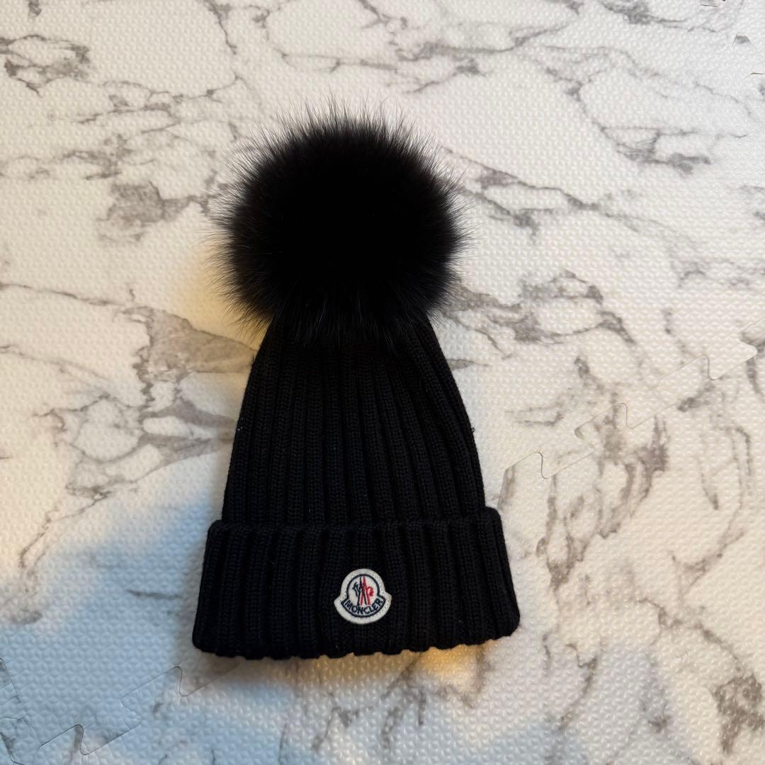 MONCLER ブラックニット帽 ポンポン付き 即購入不可 - メルカリ