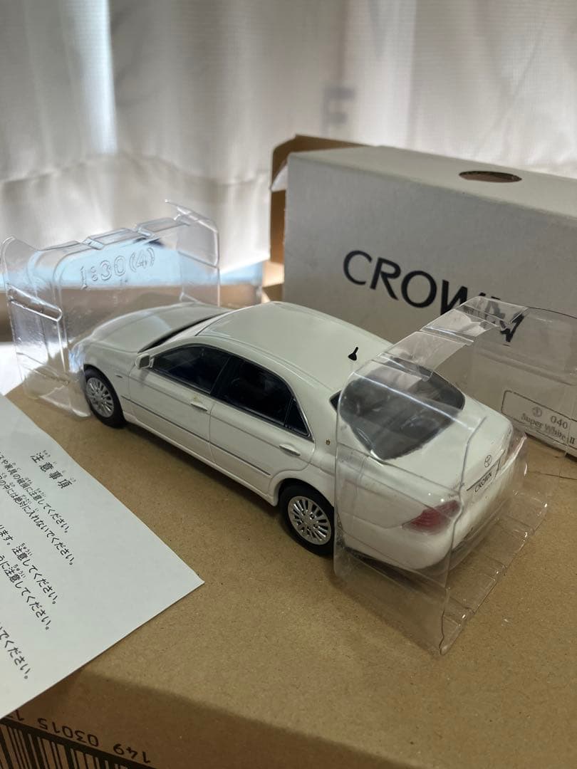 非売品　希少箱付き ZERO CROWN (前期型) ホワイト 1/30ミニカー
