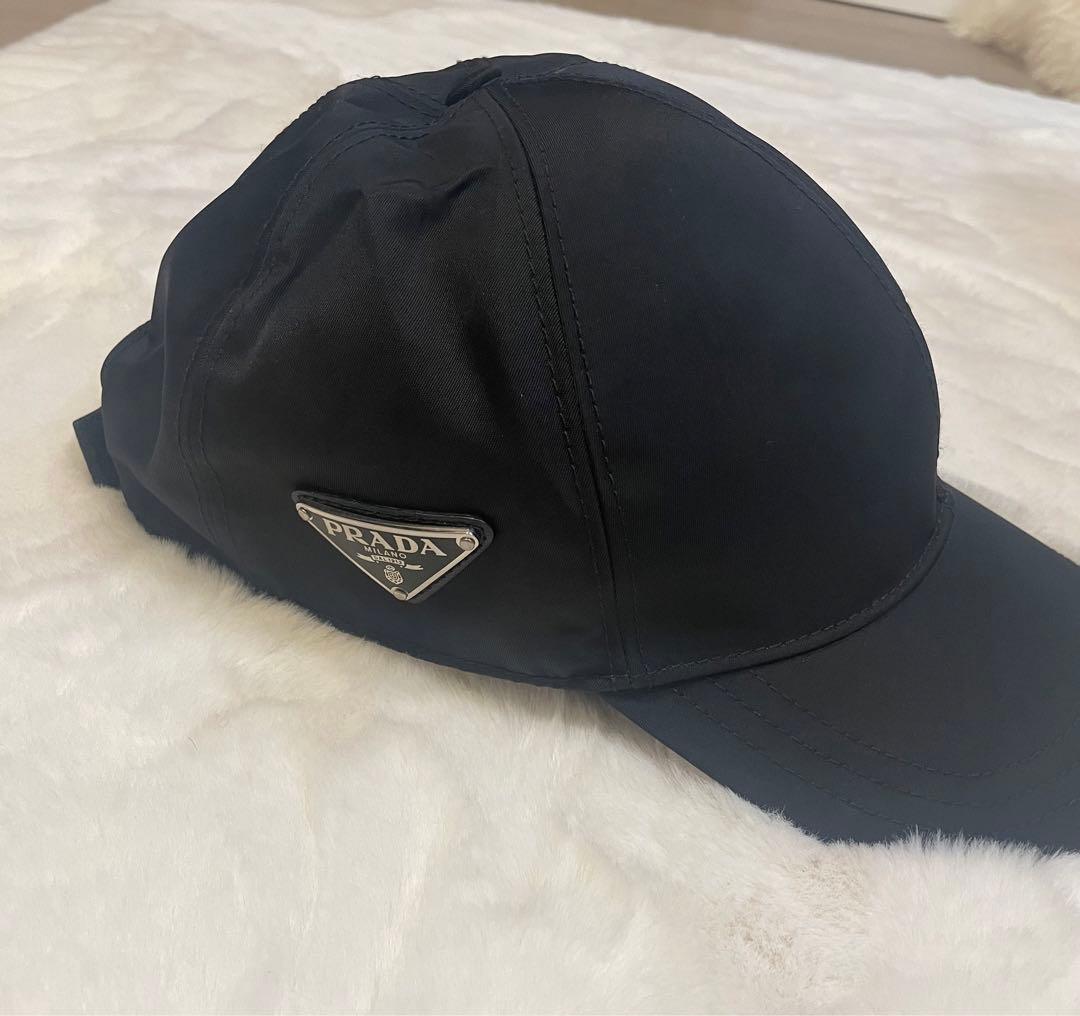PRADA ブラック ベースボールキャップ
