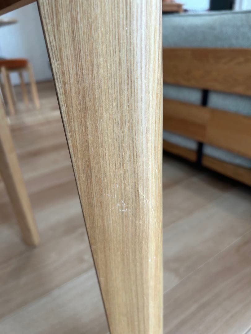 円形木製ダイニングテーブル 2023年製