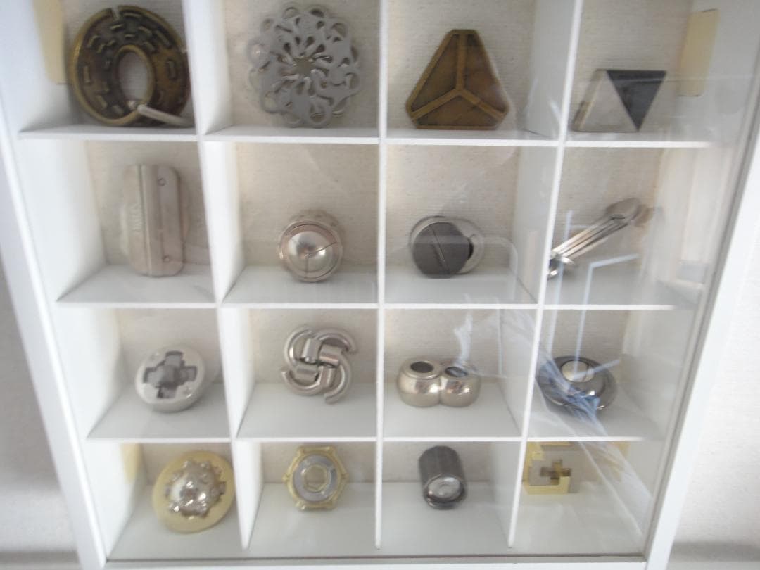 ハナヤマ キャストパズル・はずる 85点 ＋ 他10点 壁固定ショーケース付き