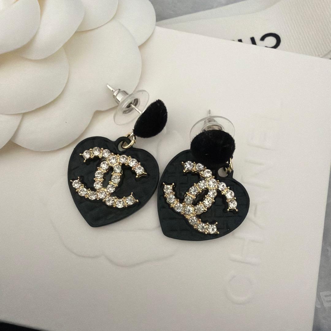 CHANEL CC ロゴピアス 海外 ノベルティ - メルカリ