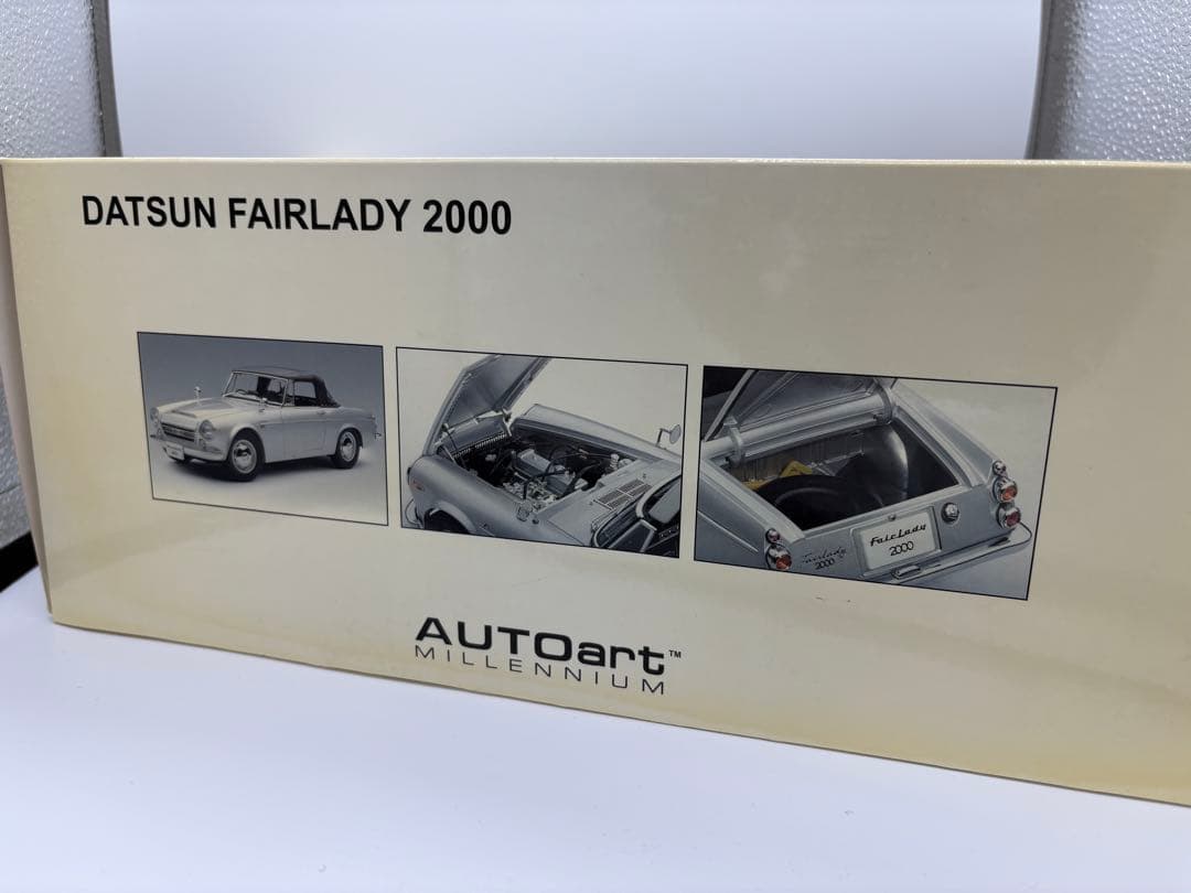 オートアート AUTOart DATSUN SR311 1967 1/18