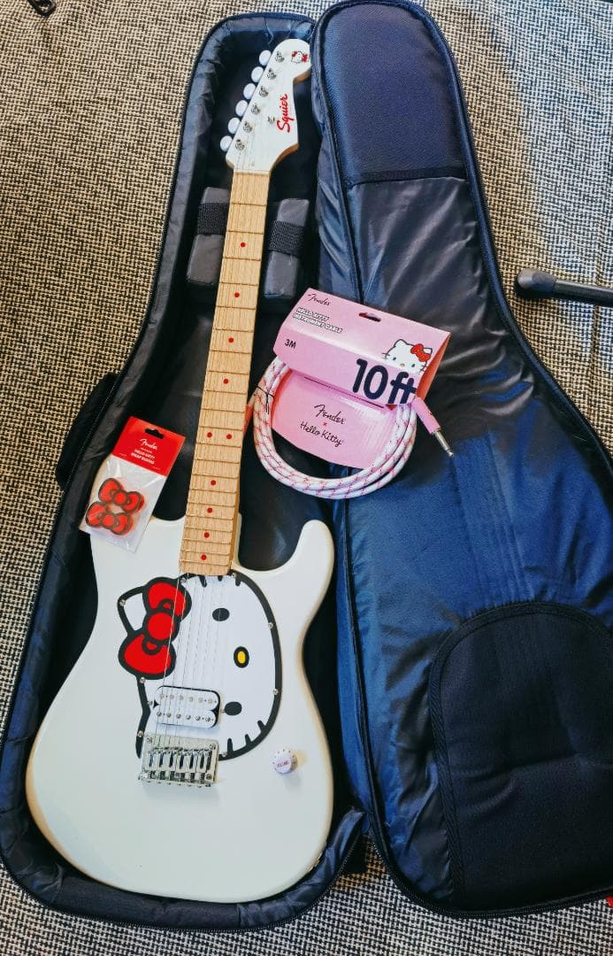 SQUIER エレキギター ストラトキャスタータイプ HELLO KITTY スク