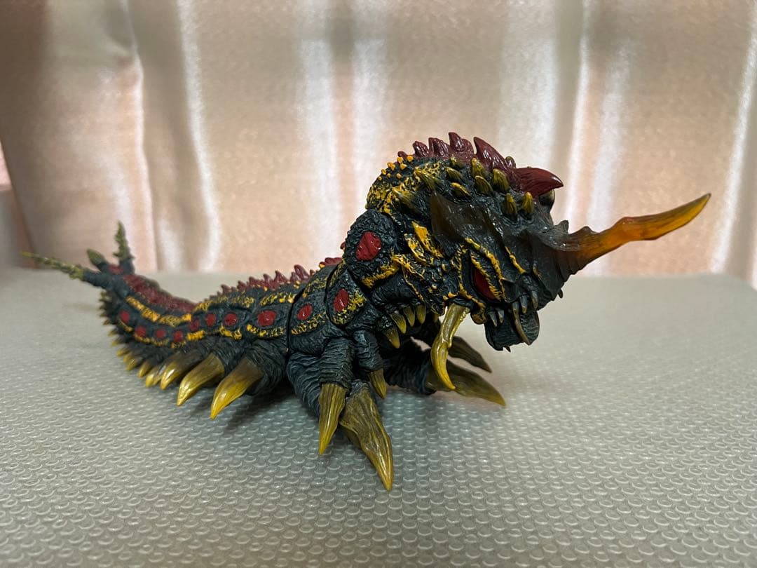 開封済み S.H.MonsterArts バトラ幼虫 Special Color