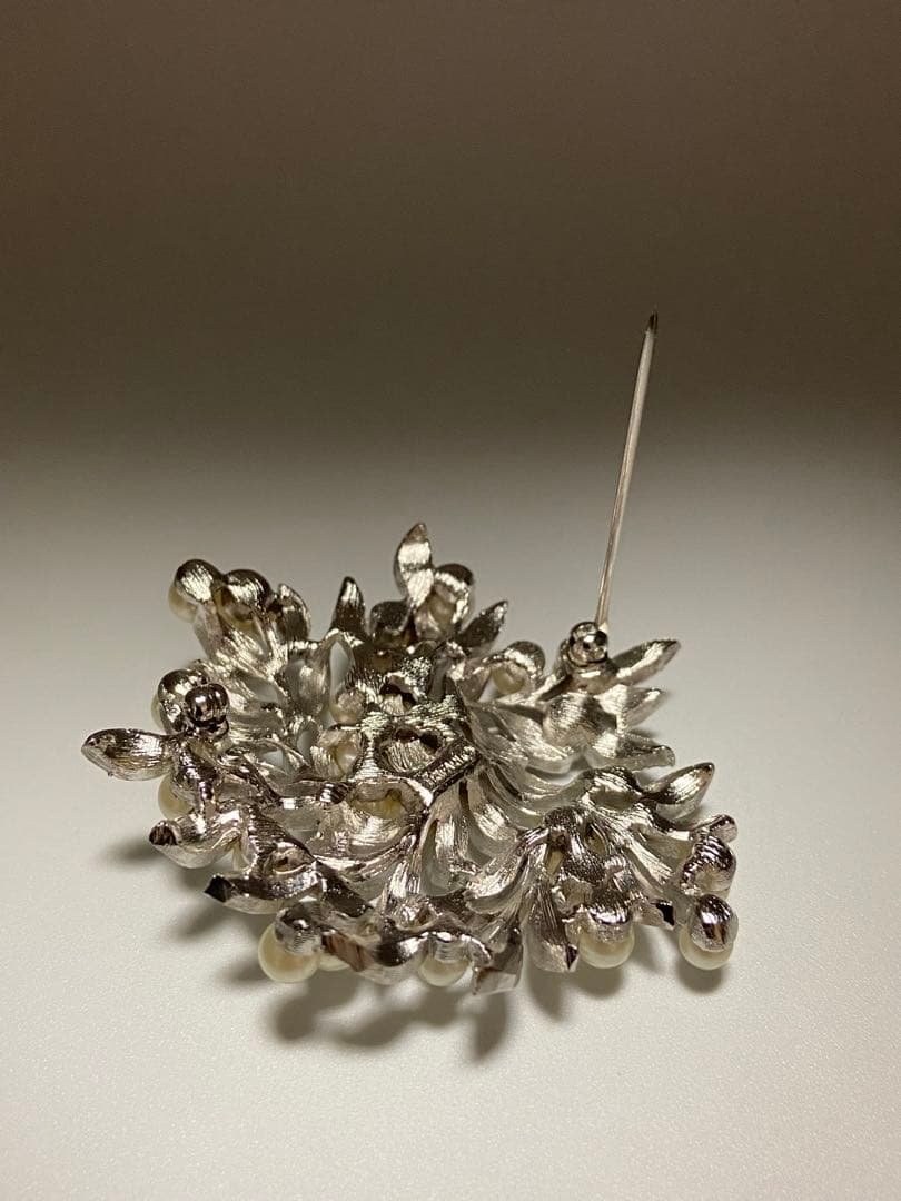 lotuscloud 2504⭐️TRIFARI トリファリ ヴィンテージブローチ