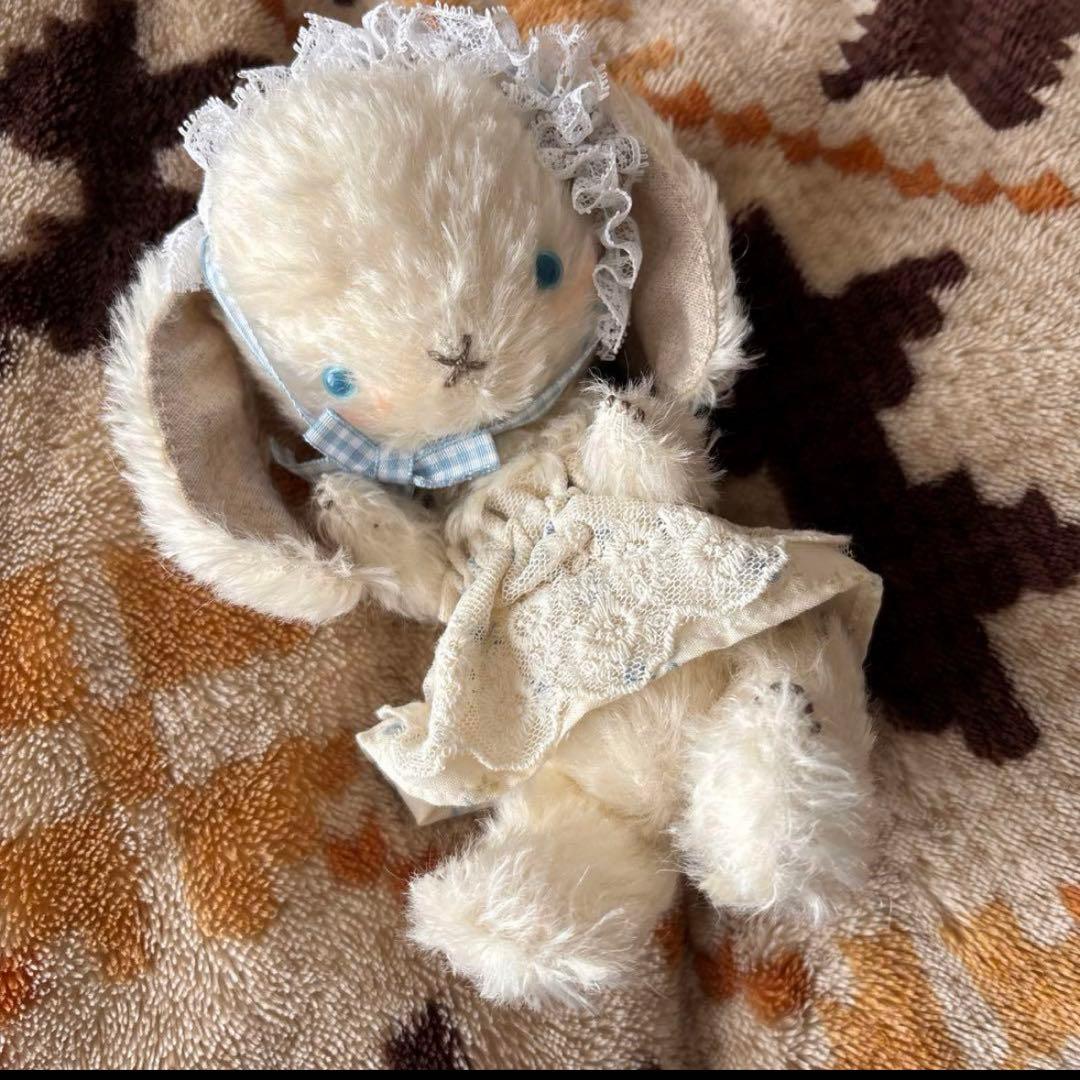 作家さまウサギのぬいぐるみ