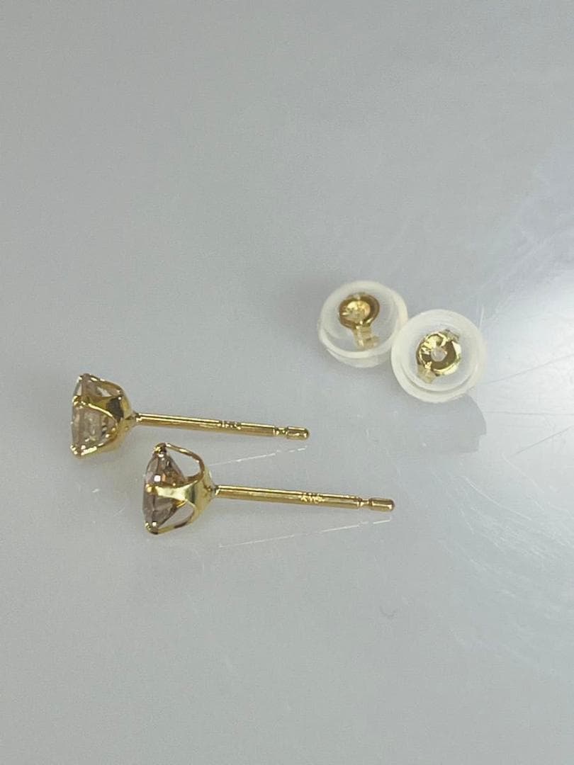 K18 天然ダイヤモンド4本爪ピアス 計0.6ct