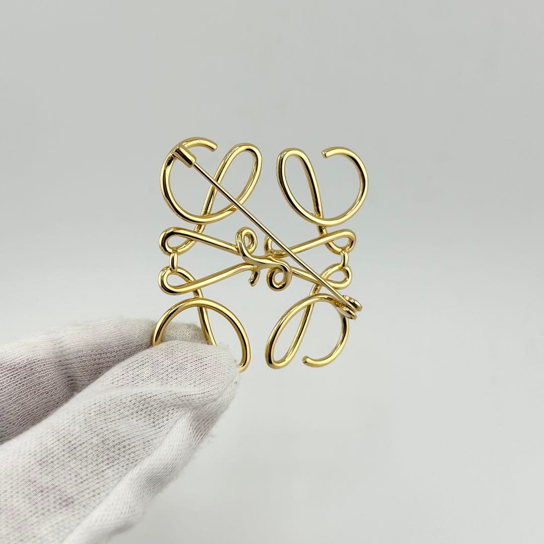 ✨未使用級・箱保存袋付き✨ LOEWE ロエベ ブローチ アナグラム