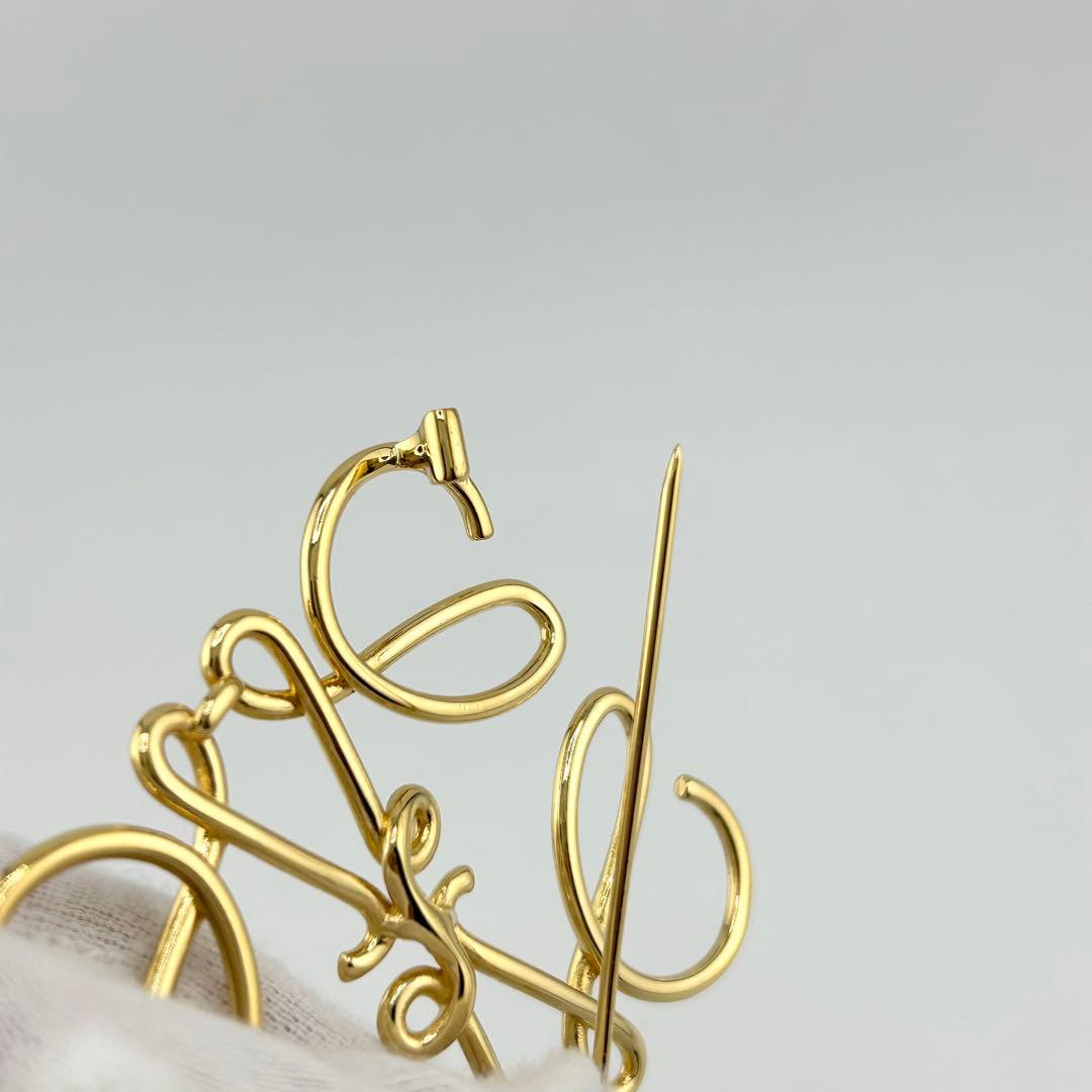 ✨未使用級・箱保存袋付き✨ LOEWE ロエベ ブローチ アナグラム