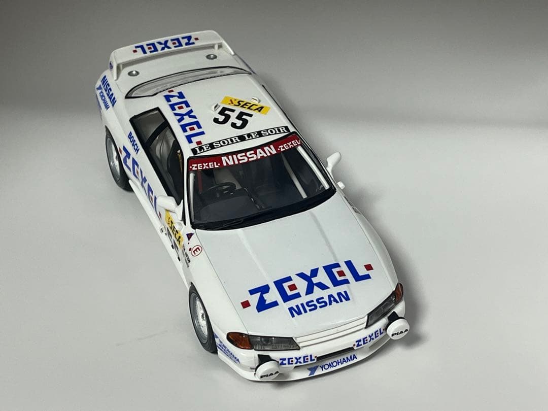 タミヤ1/24ゼクセルスカイラインGT-R Gr.Nプラモデル完成品