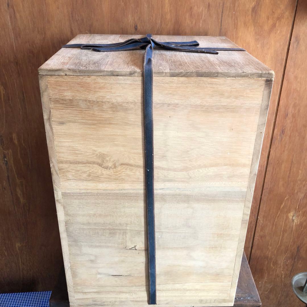 類品の少ない李朝花三島大壺桐箱入