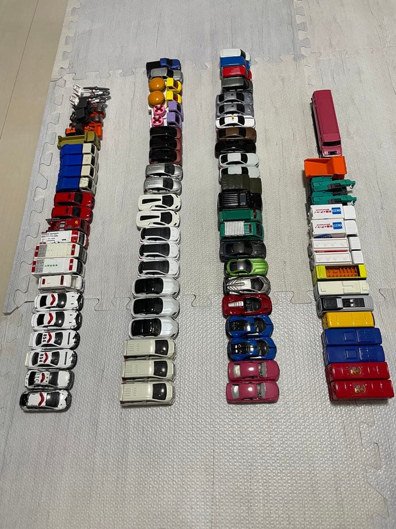 【クリスマス用・84台】TOMICA まとめ売り（おまけ付き）