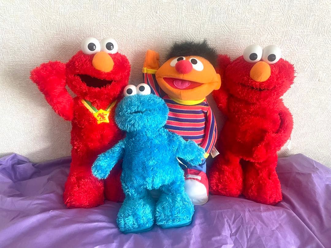 セサミストリートくすぐりエルモクッキーモンスターアーニー男の子動くぬいぐるみ置物