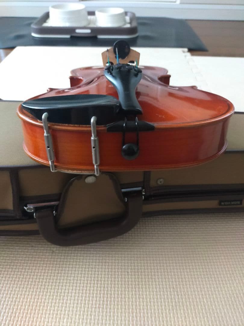 スズキSUZUKIバイオリンNO200.Size4/4.肩当て付き