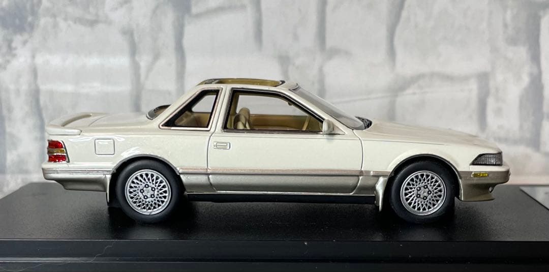 トヨタソアラ3.0エアロキャビン　マーク43クリスタルホワイト1/43ミニカー