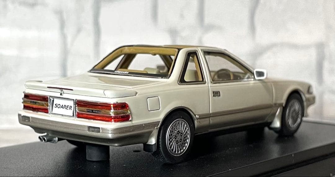 トヨタソアラ3.0エアロキャビン　マーク43クリスタルホワイト1/43ミニカー
