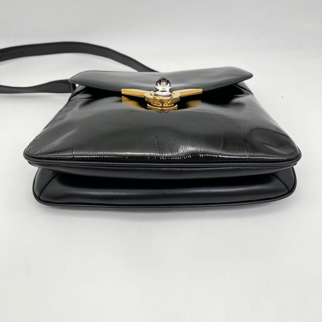 GUCCI ワンショルダーバッグ 肩掛け ゴールド金具 タイガー エナメル 黒