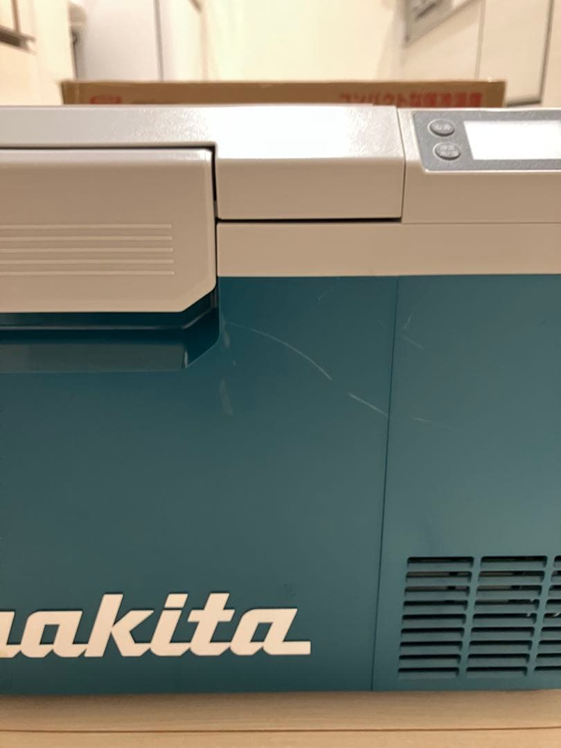 マキタ　コードレス冷温庫　40V CW003G 2回のみの使用　付属品完備