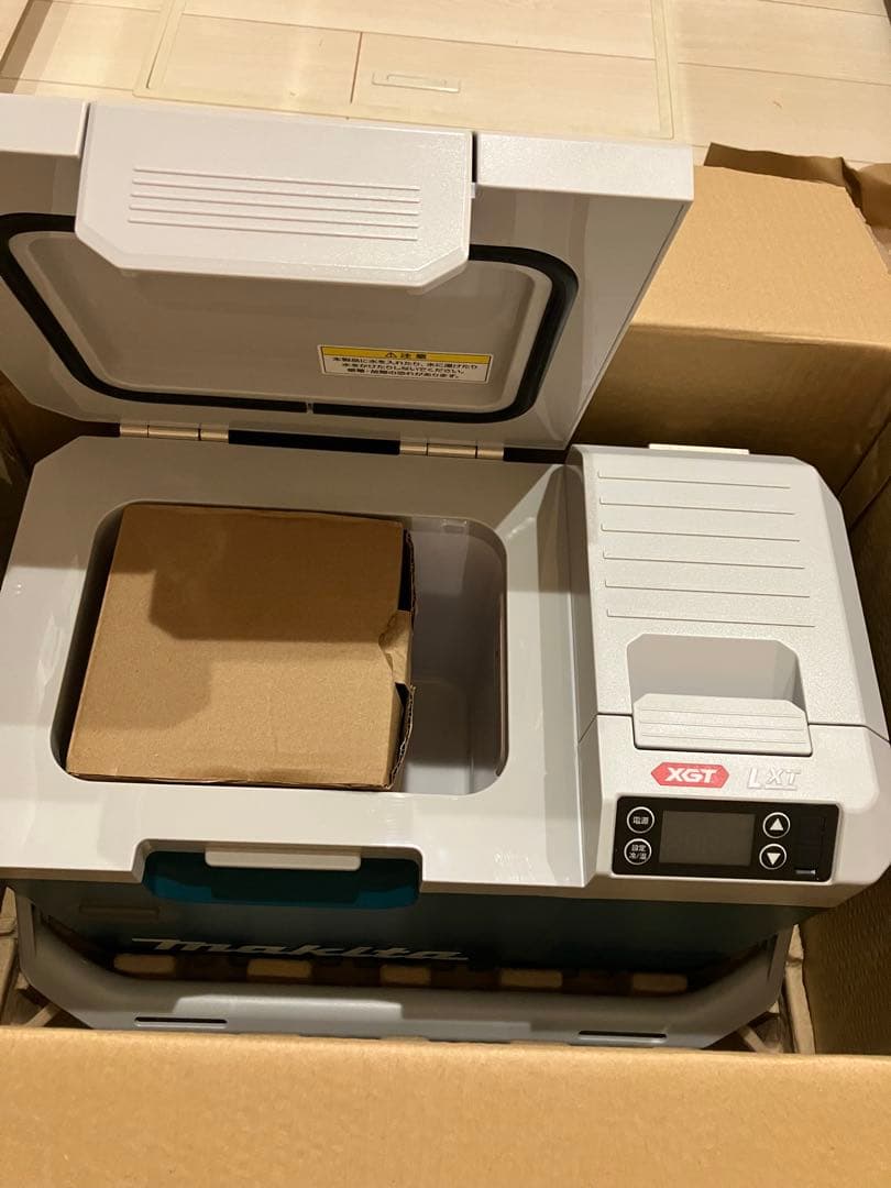 マキタ　コードレス冷温庫　40V CW003G 2回のみの使用　付属品完備