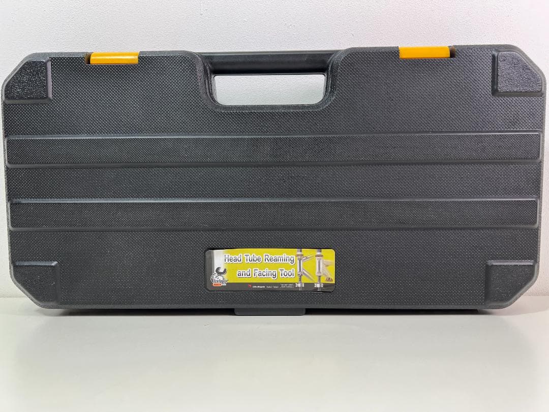 Ice Toolz のヘッドチューブリーミング & フェイシング ツール