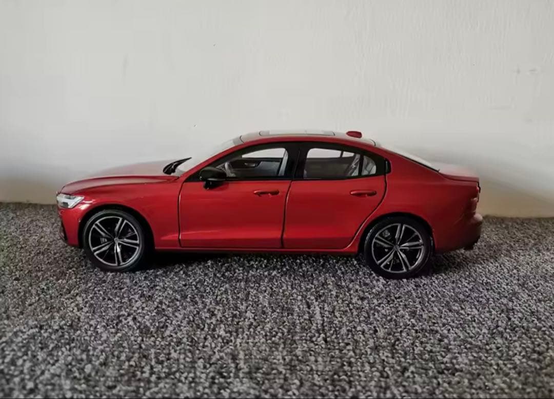 Volvo S60 1/18スケールモデルミニカー