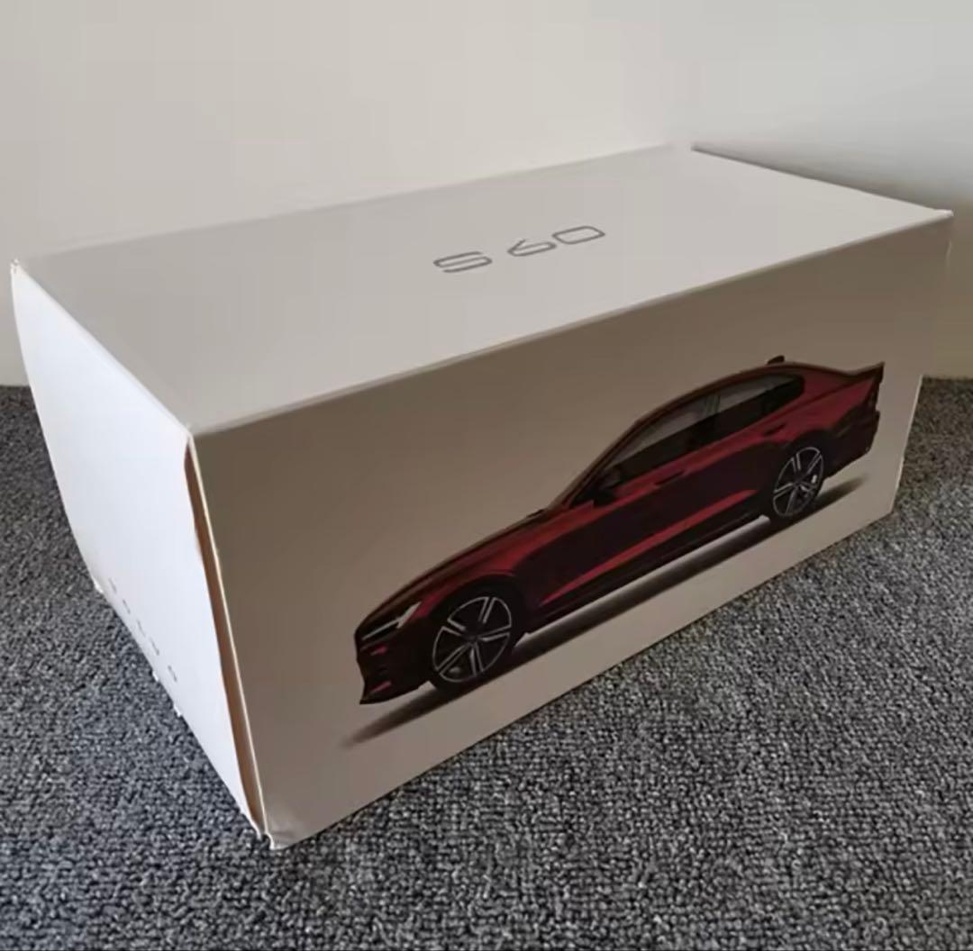 Volvo S60 1/18スケールモデルミニカー