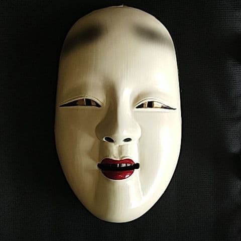 能面 小面 木製 年代物 木製 能面 微笑み 能面 微笑みの木製小面 木製