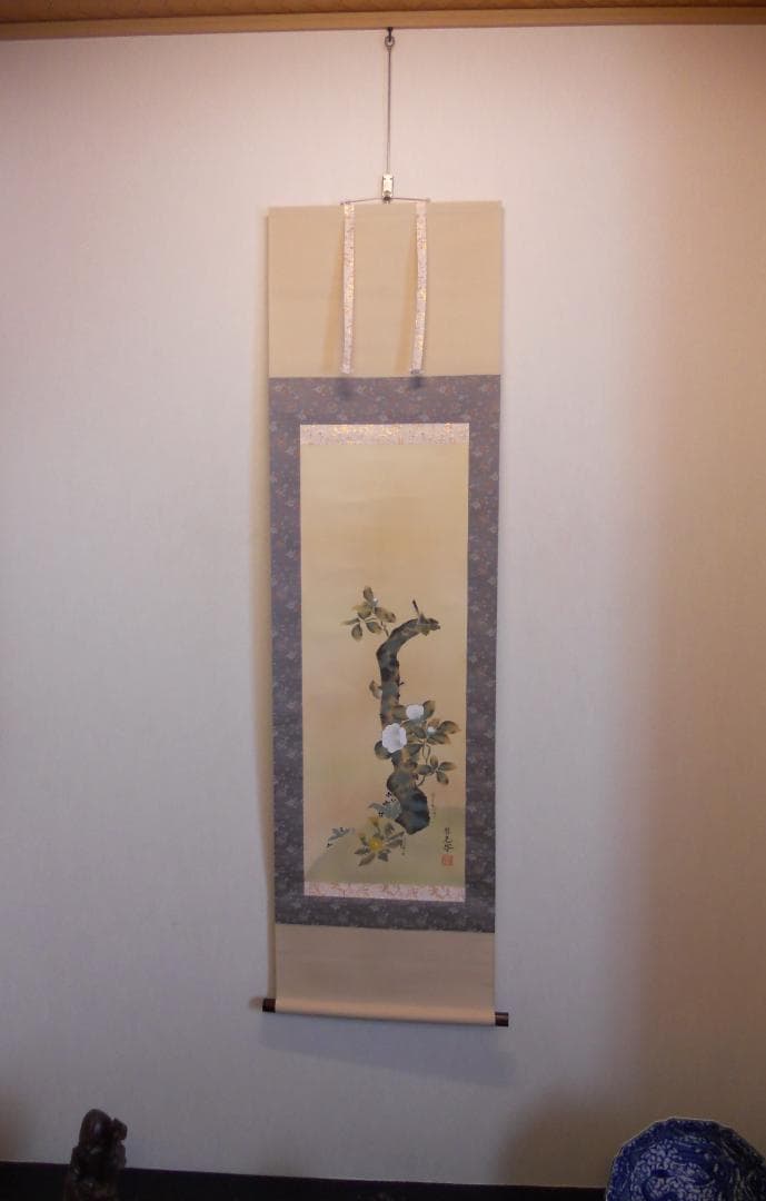 掛け軸 永縄雅光 椿に鶯 絹本 希少 軸装 茶道具 掛軸 美品 です。