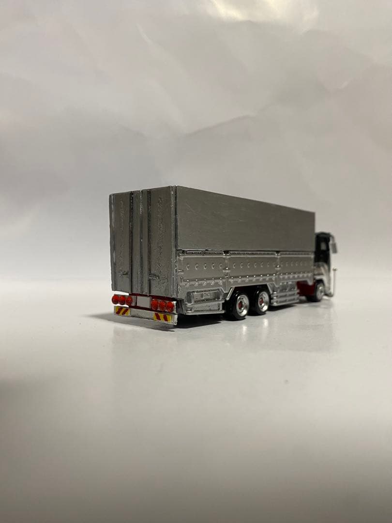 トミカ　ギガ　ウイング車