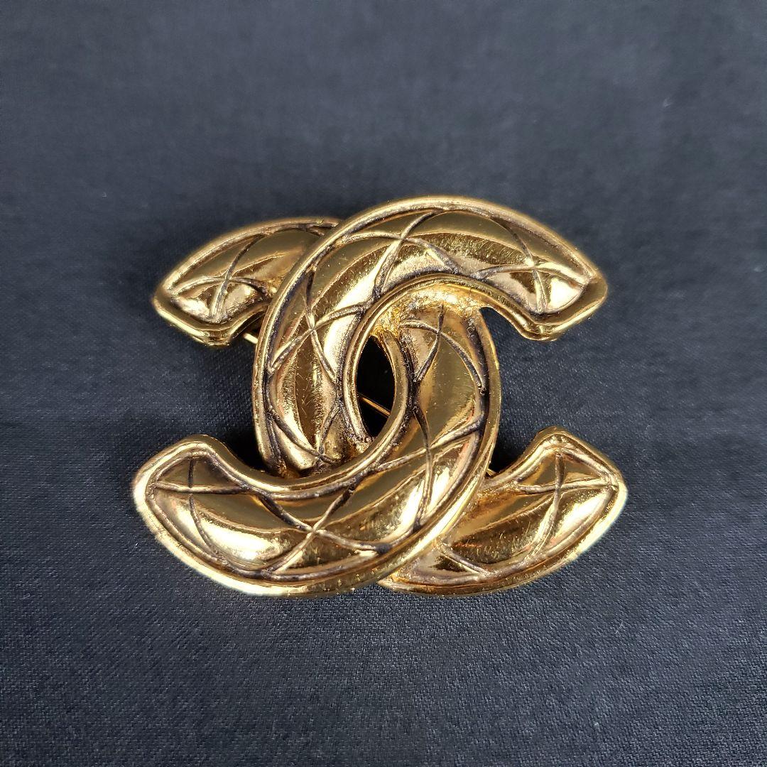 CHANEL ロゴブローチ 1153