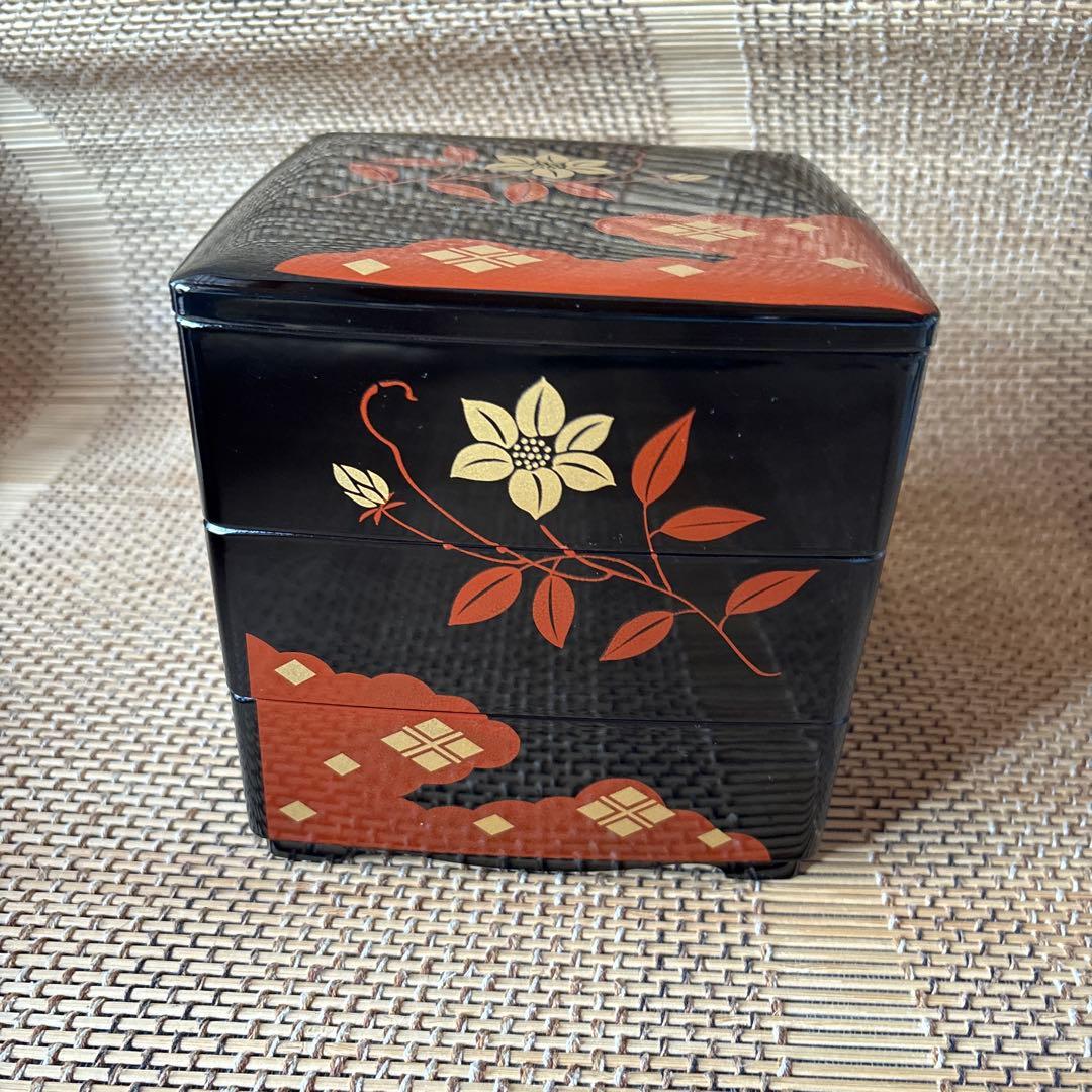 輪島塗 木製御屠蘇セット金蒔絵沈金『松竹梅鶴亀』銚子/杯(3客)/杯台