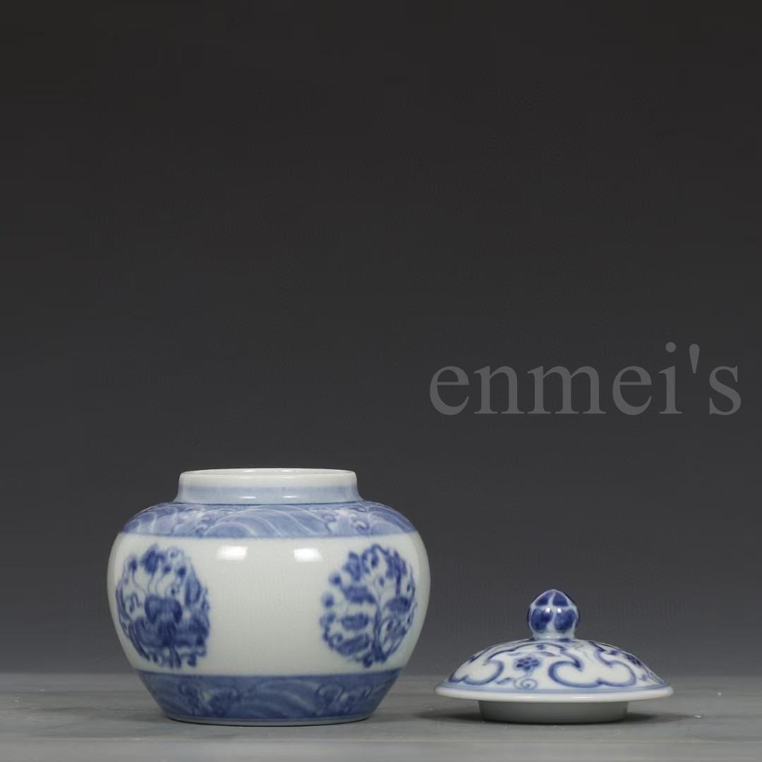 中国古美術・明成化年製款・青花磁団花紋蓋壺・木箱