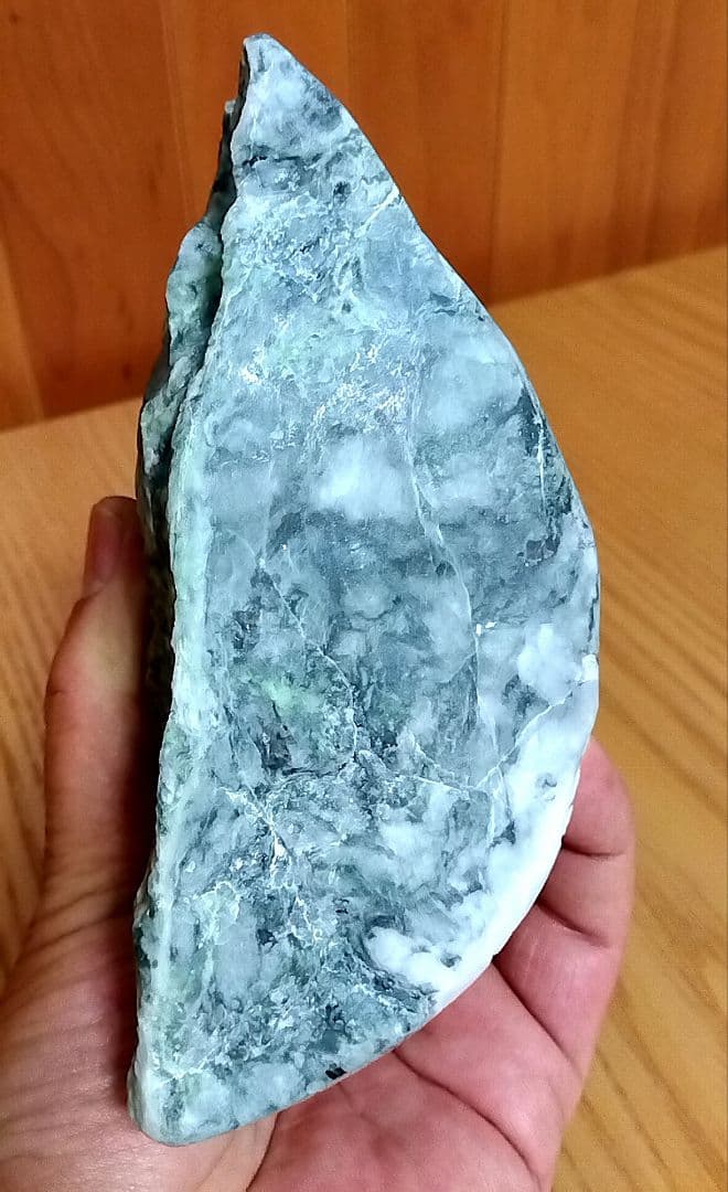 ☆翡翠原石☆糸魚川硬玉【姫川・転石カチ割り・割り肌仕立1.2kg】