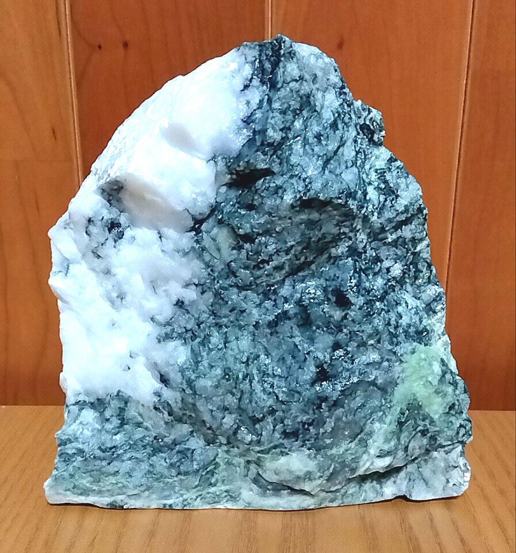 ☆翡翠原石☆糸魚川硬玉【姫川・転石カチ割り・割り肌仕立1.2kg】